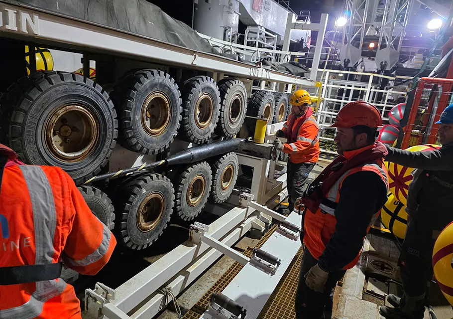 Gemi Güvertesinde Deniz Altı Kablo Ekleme Operasyonu