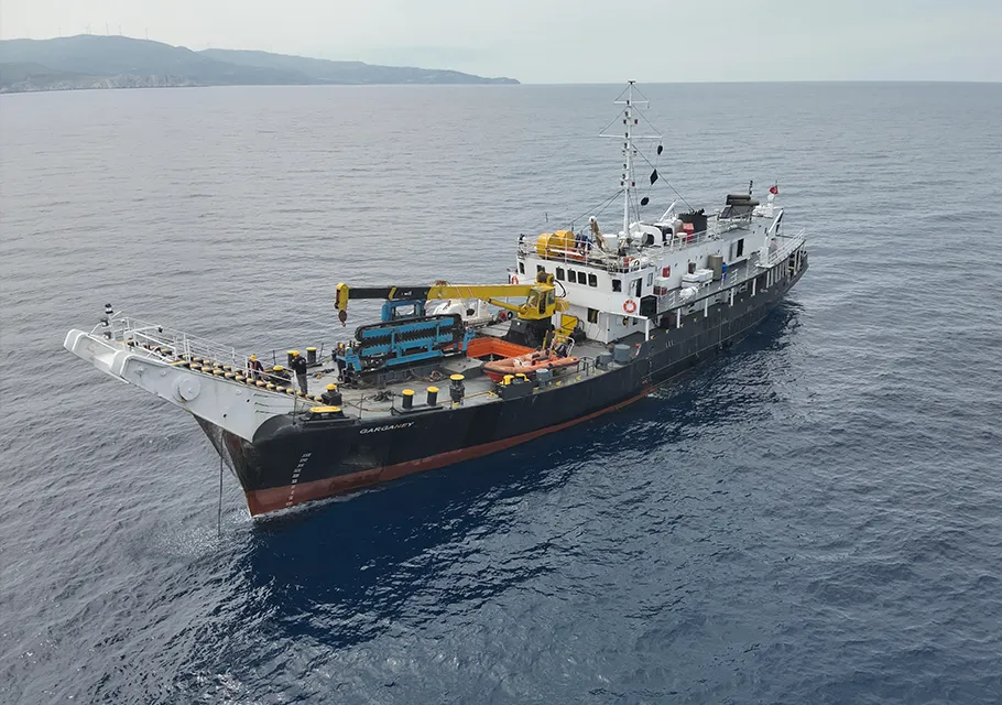 Submarine cable maintenance and repair vessel in operation
