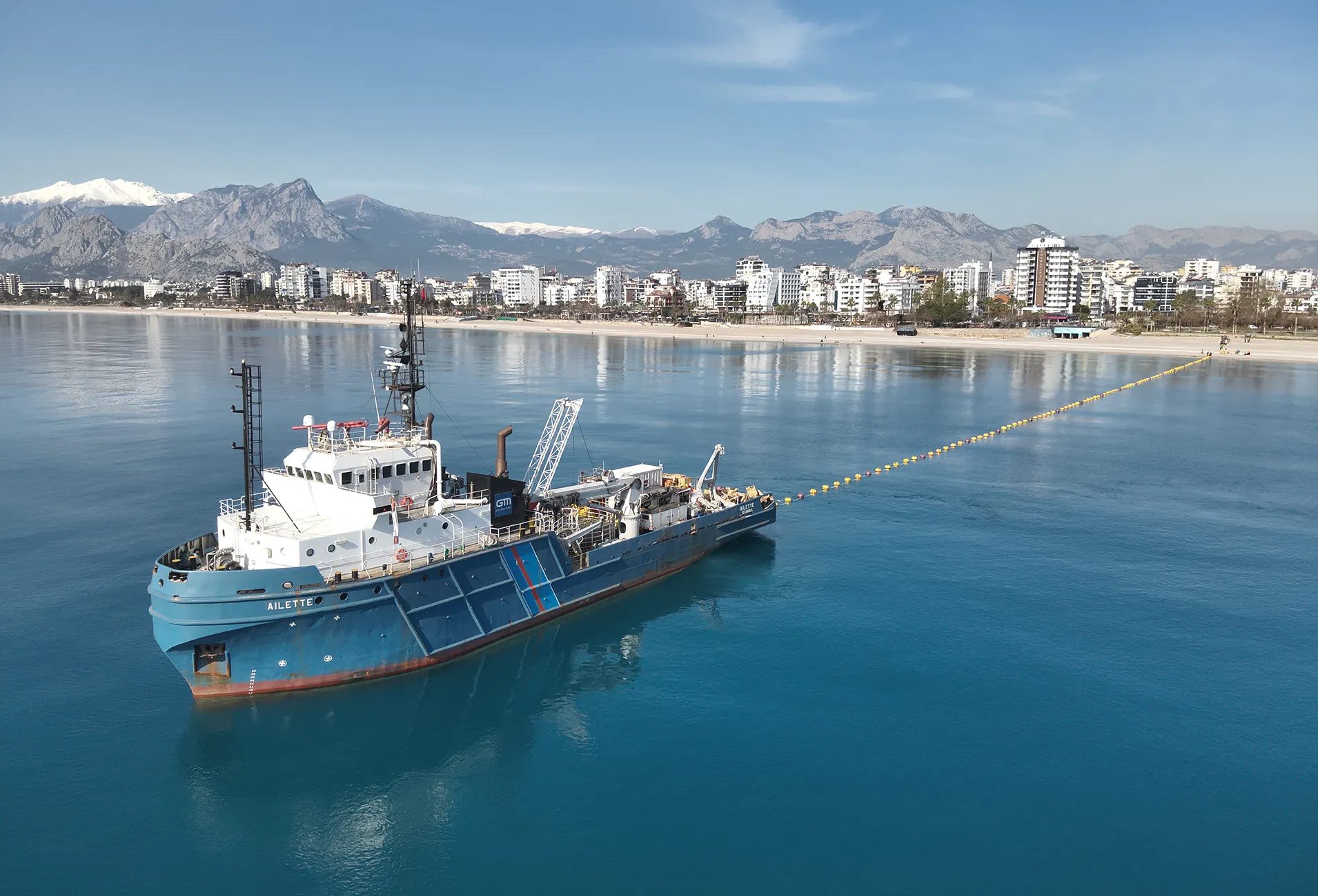 Submarine cable and research vessel offshore
